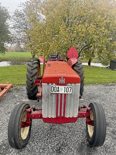 McCormack IH B-414 reservdelstraktor