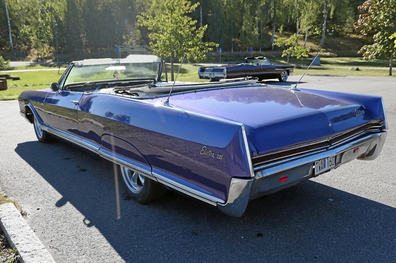 Buick Electra 225 Custom Convertible