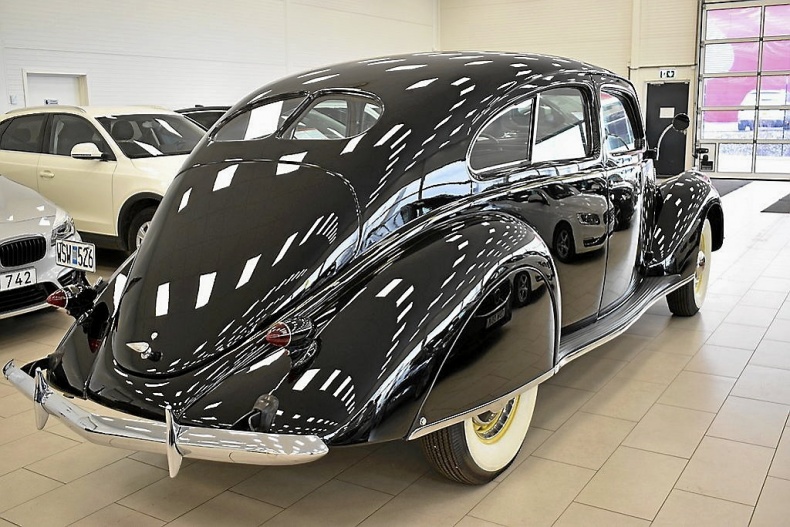 Lincoln Zephyr Coupe V12