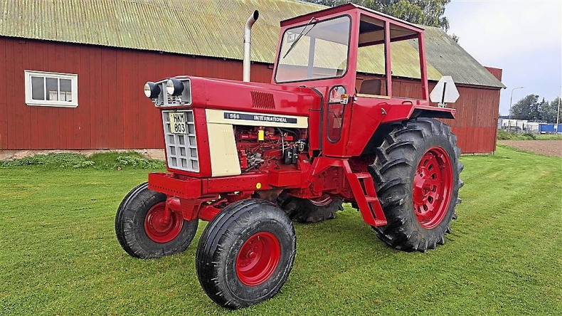 International Harvester 966