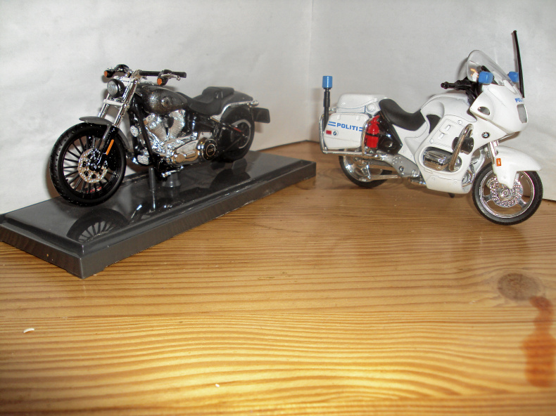 1:18 BMW och Harley Davidsson