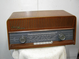 Luxor bordsradio i Teak