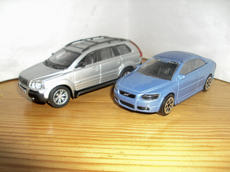 1:43 Volvo XC 90 och C70