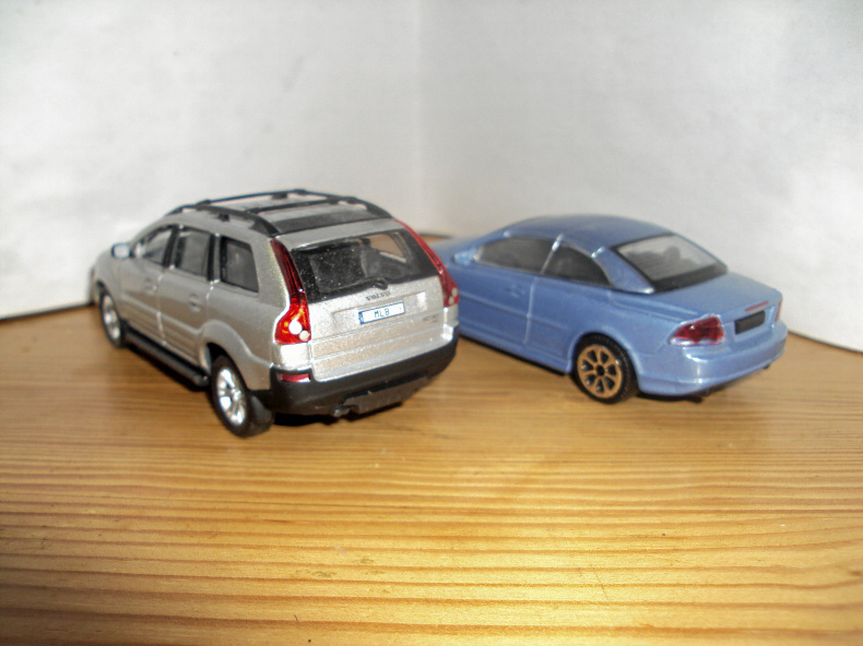 1:43 Volvo XC 90 och C70