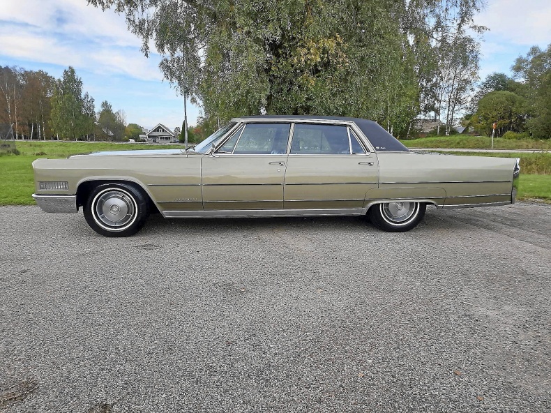 Cadillac Fleetwood Brougham